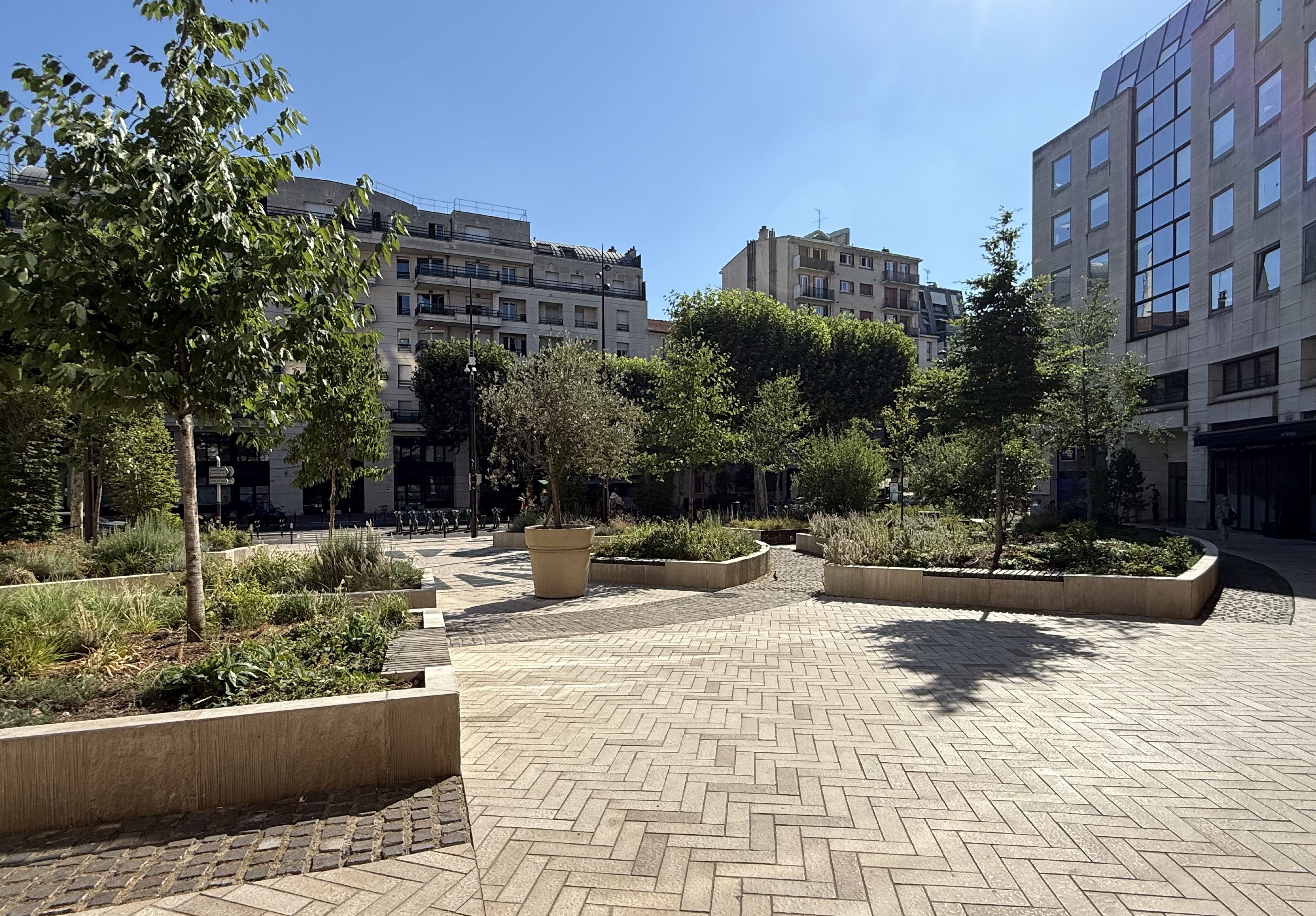Vue du réaménagement de la Place des Marseillais à Charenton-le-Pont