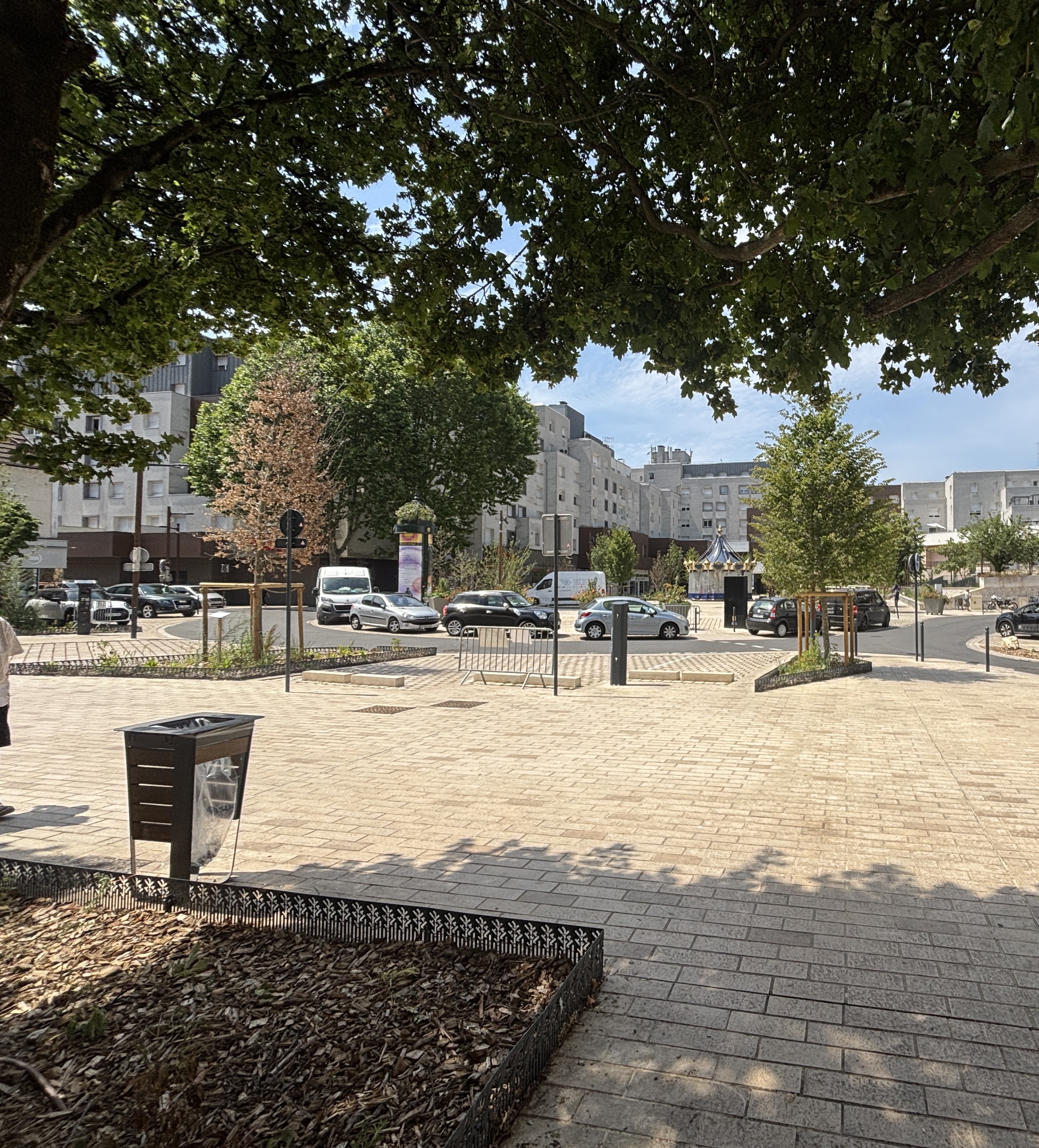 Vue du réaménagement de la Place Michelet à Houilles